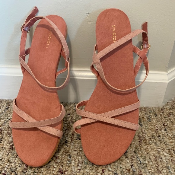 Pink summer sandals - Picture 1 of 2